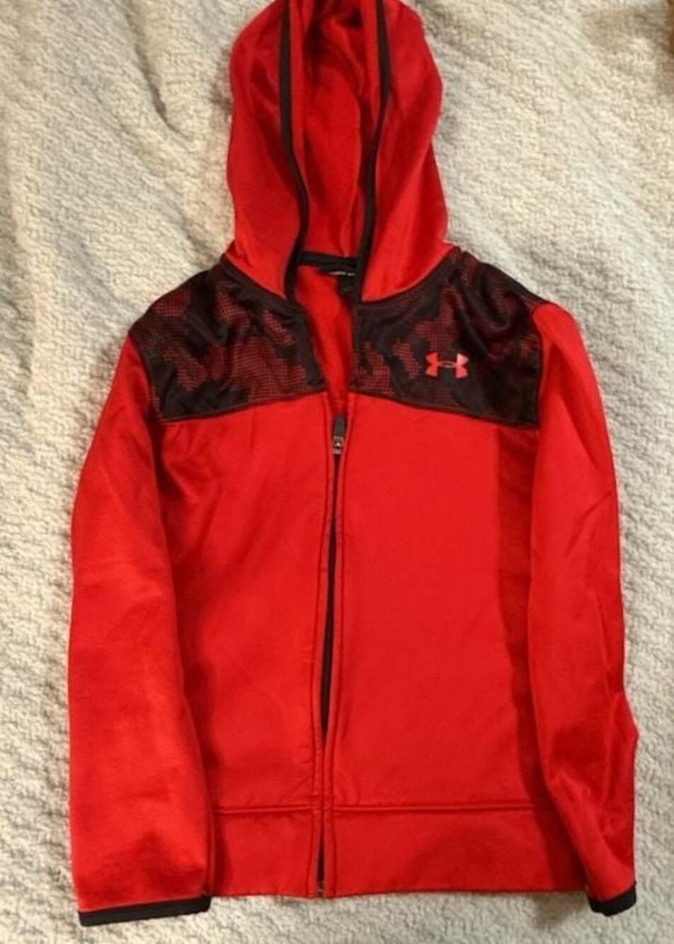 Under Armour Boys Red Full-Zip Fleece Hoodie with Graphic Pattern Detail Size 7